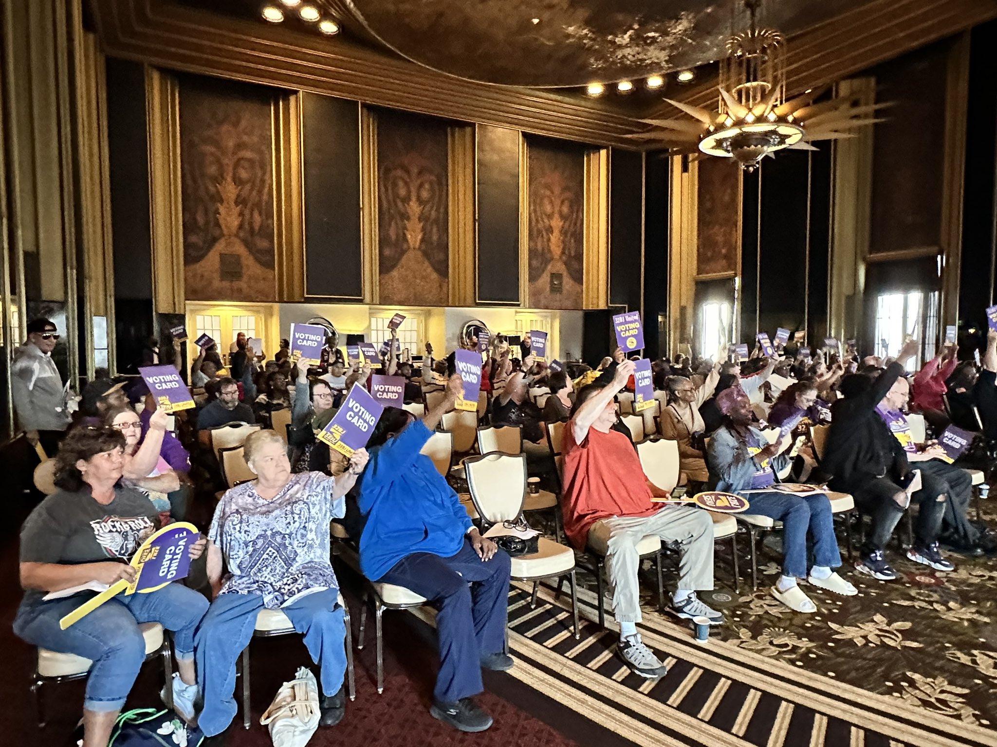 Cleaners in Pittsburgh, Pennsylvania win a historic union contract!